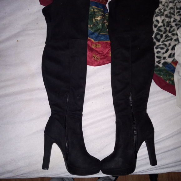 Unisa Black Over the Knee Faux Suede Heeled Boots, Size 6.5  Elegant Black Over-the-Knee Boots